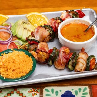 Camarones a La Brochetas